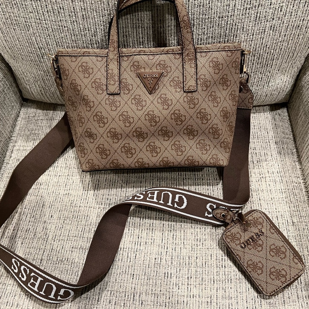 GUESS HANDBAG BRAND NEW NEVER USED Latona Mini Tote Set